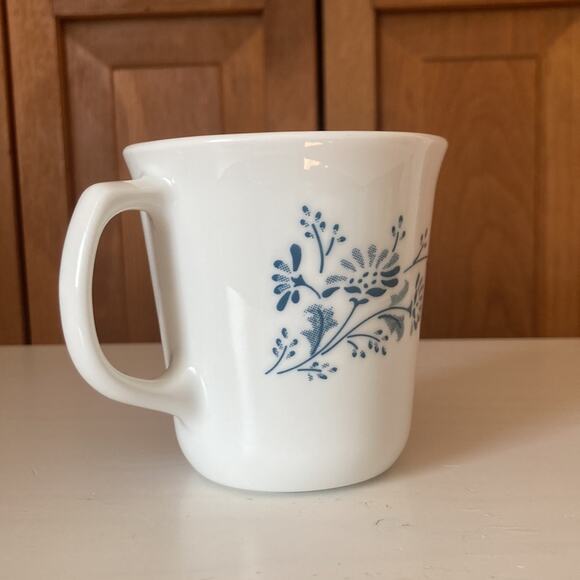 Vintage Corelle by Corning “Colonial Mist” Coffee Mug - Picture 3 of 9